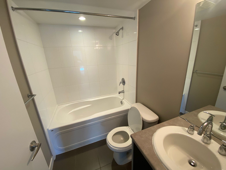 2 Bedroom - Photo 2