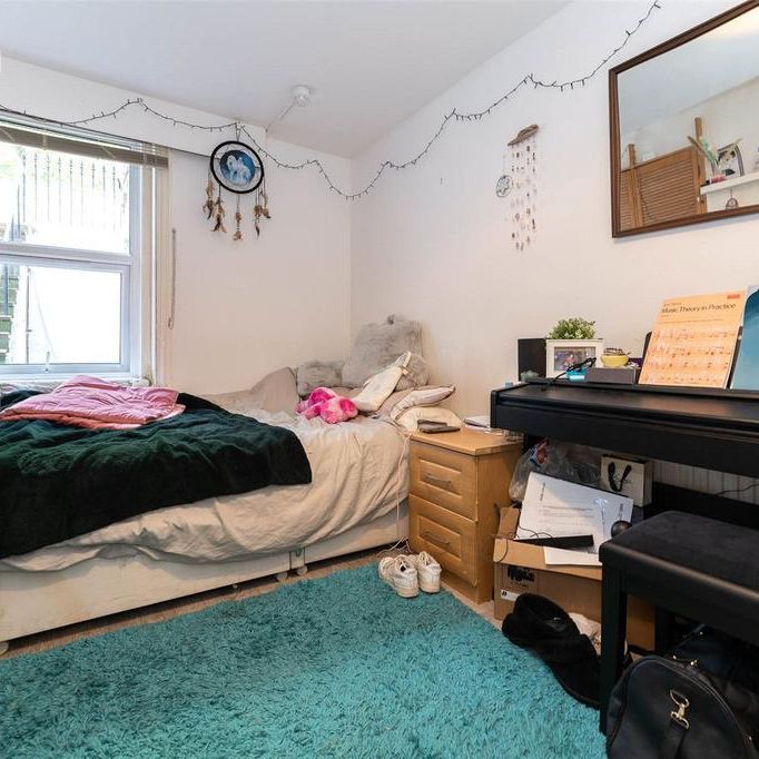 3 bedroom flat to rent - Photo 1