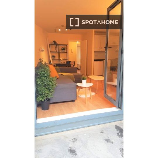 2-bedroom apartment for rent in Inns Quay, Dublin - Photo 1