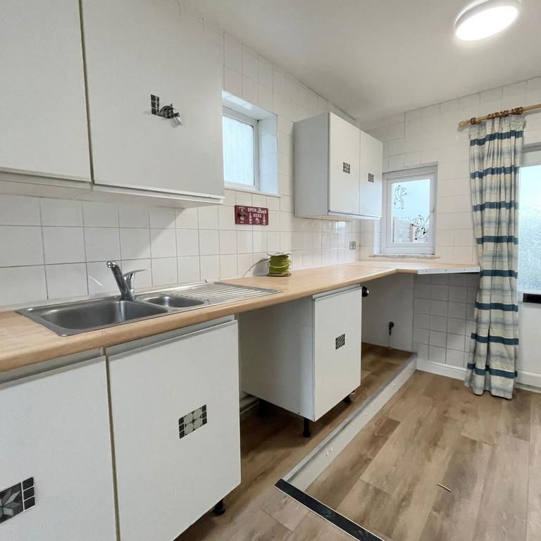 2 bedroom detached bungalow to rent - Photo 1