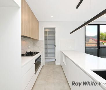 Stunning Five Bedroom Duplex - Photo 4