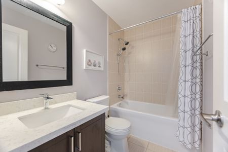 For Lease - 2439 Baronwood Drive, Oakville, Ontario - Photo 5