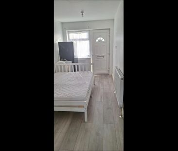 Studio Flat, Leafield, LU3 - Photo 3