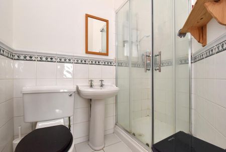 2 bedroom penthouse to rent - Photo 4