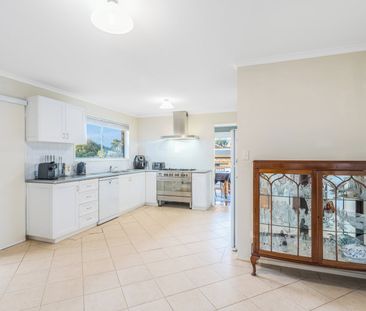 LIGHT FILLED, SPACIOUS HOME! - Photo 4