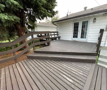 4-Bed Family Home Steps Away From Avonmore LRT Station - Photo 2