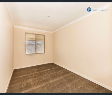 LARGE FAMILY HOME! - Photo 3