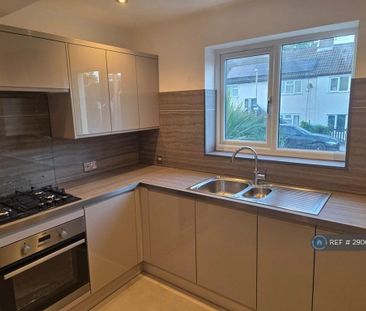 3 bedroom semi-detached house to rent - Photo 4