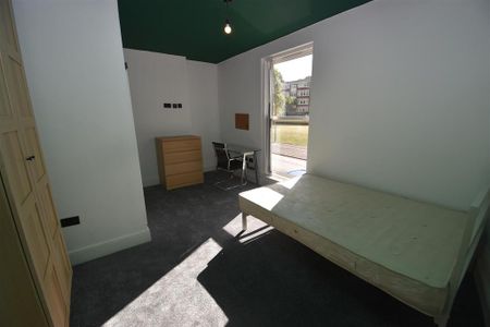 6 bedroom house to rent - Photo 3