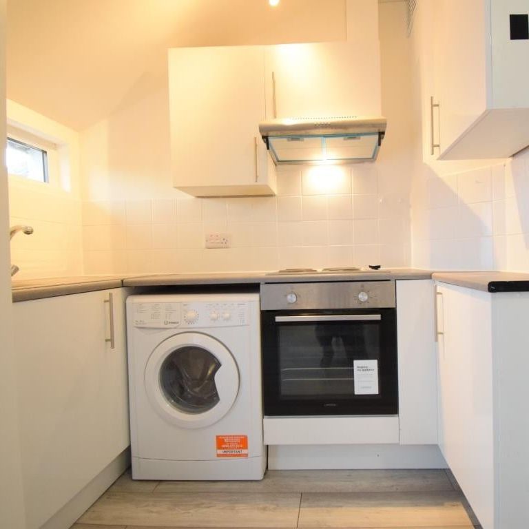 1 Bed Flat, Braxted Park, SW16 - Photo 1