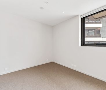 Modern One Bedroom Apartment Plus Study! - Photo 2