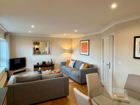 A two-bedroom, one-bathroom, newly re-decorated fully furnished apartment located at Cambridge Leisure Park with allocated parking. Providing excellent access to Addenbrookes and Cambridge City Centre. - Photo 2