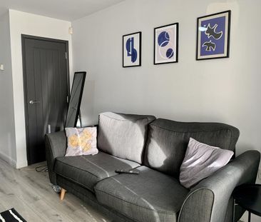2 bedroom flat to rent - Photo 2
