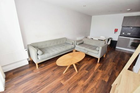 3 bedroom flat to rent - Photo 4