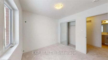 Condo Townhouse For Lease | X8411416 - Photo 3