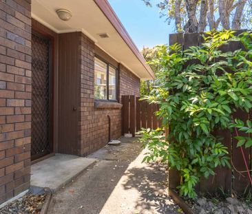 3 bed family home internal garage near top schools - Photo 5