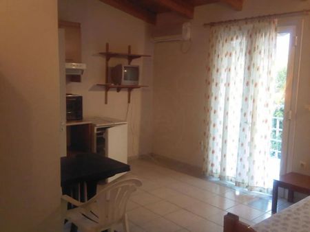 Studio/Γκαρσονιέρα για ενοικίαση Κέντρο (Ρίο) - Φωτογραφία 2
