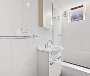 Centrally Situated, Breathtakingly Ambient, Private And Stylish One... - Photo 6