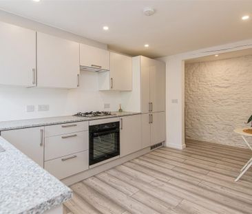 2 bed House - Mid Terrace To Let - Photo 4