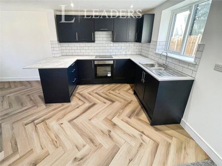 3 bedroom semi-detached house to rent - Photo 4