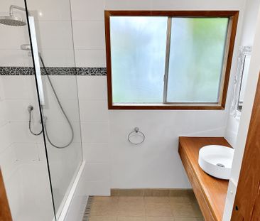 CHARMING 3 BEDROOM COTTAGE - Photo 3