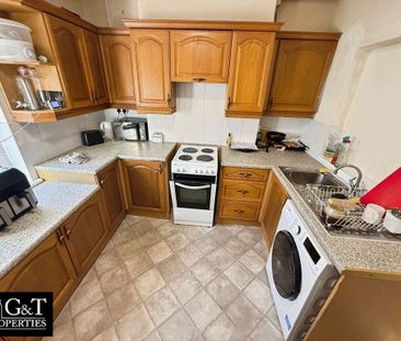 1 bedroom in a house share to rent - Photo 3