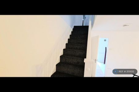 3 bedroom terraced house to rent - Photo 4