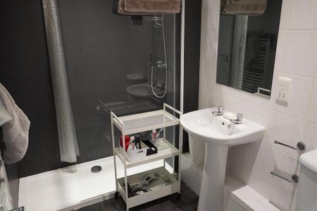 2 bedroom apartment to rent - Photo 2