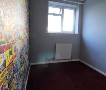 3 bedroom end of terrace house to rent - Photo 2