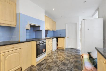 6 bedroom house in Archway - Photo 4