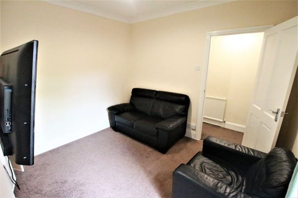 3 Bed Terraced House, St. Edwards Road, RG6 - Photo 1