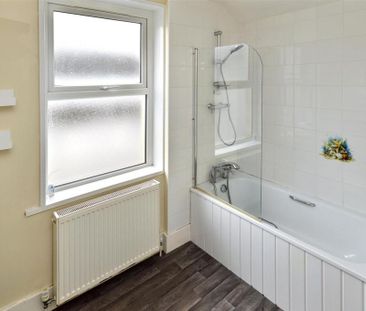 3 bedroom maisonette to rent - Photo 4