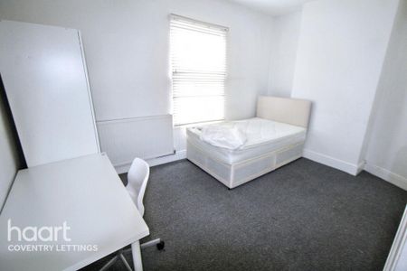 4 bedroom semi-detached house to rent - Photo 4