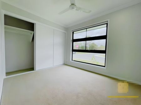 4 bed 2 bath - Photo 4