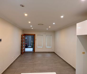 3 Bedrooms Townhouse - Photo 1