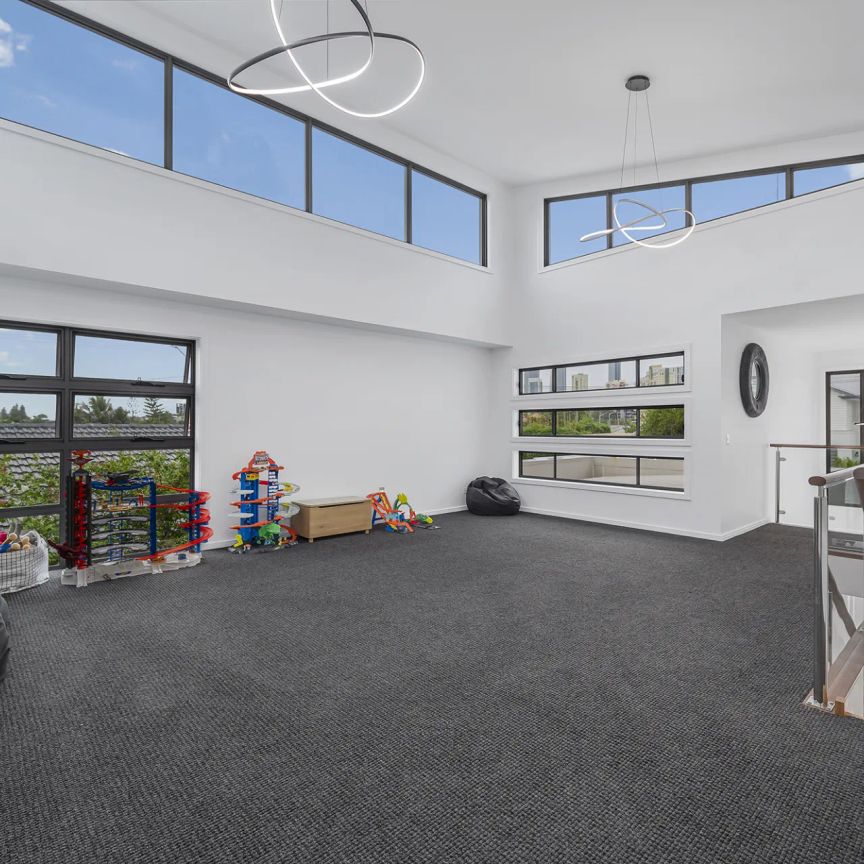 Architect-designed family oasis - Photo 1