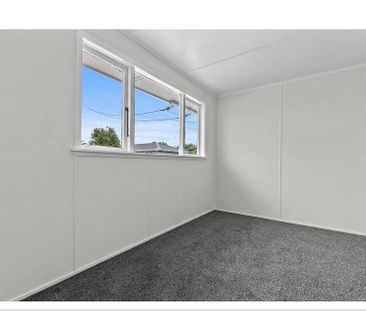 Newly renovated ready for a new tenant - Photo 2