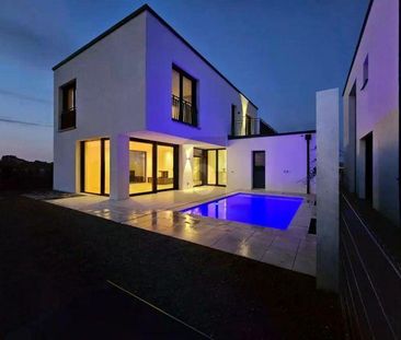 VERMIETUNG - MODENER LUXUS MIT POOL UND AUSBLICK - Foto 1