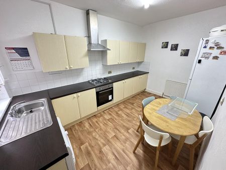 2 bedroom flat to rent - Photo 3