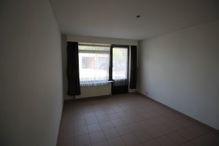 Een instapklaar appartement op de benedenverdieping links van de rechter ingang - met terras en garage. - Photo 5