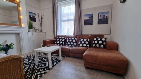 4 bedroom terraced house to rent - Photo 3