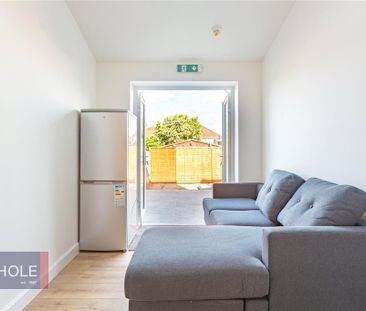 6 bedroom terraced house to rent - Photo 2