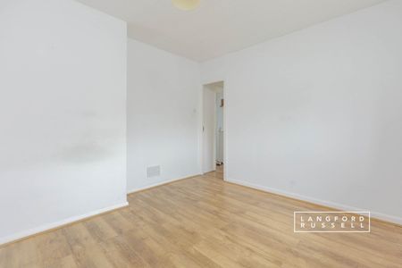 Semi-detached House to rent - Dorney Rise, Orpington, BR5 - Photo 4