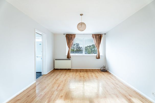 Available unfurnished now - Photo 1