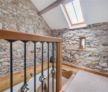 2 bedroom end of terrace house to rent - Photo 3