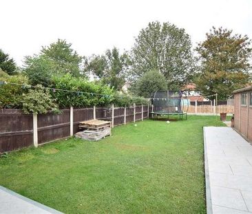 Milton Crescent, Wakefield, WF2 - Photo 6