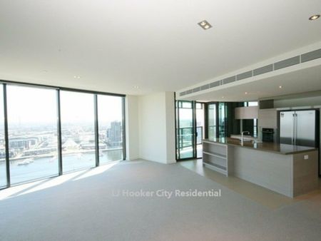 Stunning Waterfront North Facing Apartment for Rent! - Photo 2