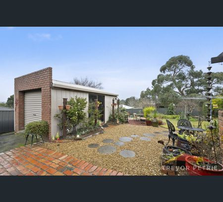 18 Aquila Ct, Ballarat North, Vic 3350 - Photo 5