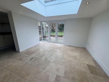 3 bedroom semi-detached house to rent - Photo 3