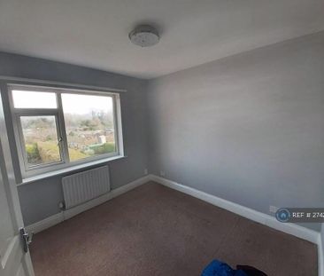 4 bedroom semi-detached house to rent - Photo 4